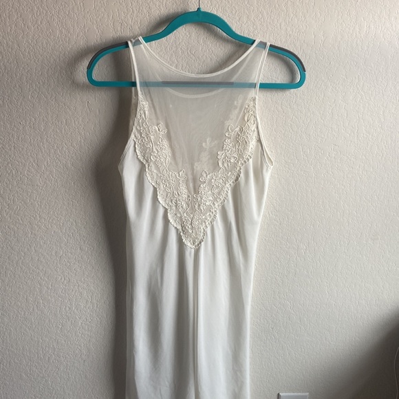 VINTAGE sheer white nightgown with lace and sequins - Picture 4 of 8